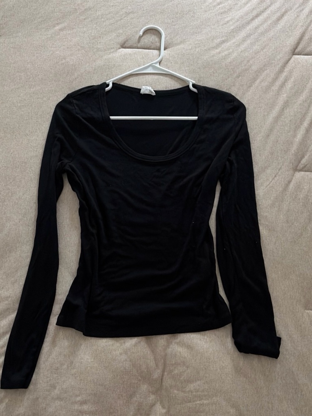 Black Scoop Neck Long Sleeve Top